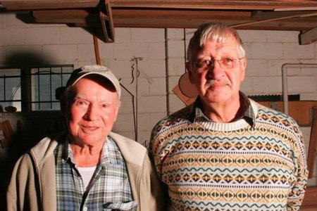 Kosie Viljoen van Hermanus en Hannes LÃ¼dick van Kleinbaai.